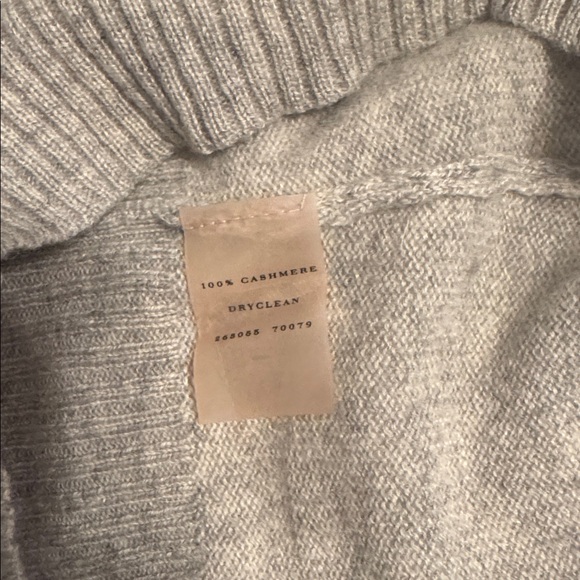 Ann Taylor women’s V-neck dolman sleeve cozy gray cashmere sweater, Size small - Picture 5 of 5